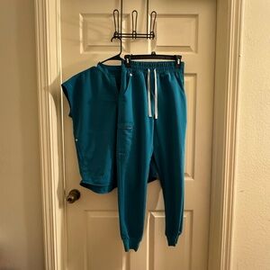 FIGS Pacific Blue scrub set